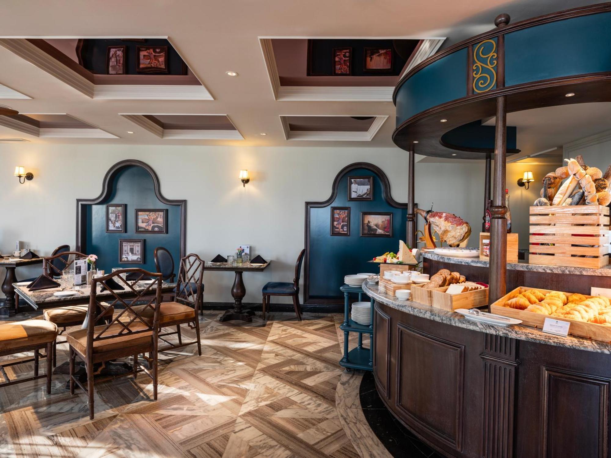 Grand Hotel Du Lac ハノイ市 エクステリア 写真 The interior of the restaurant