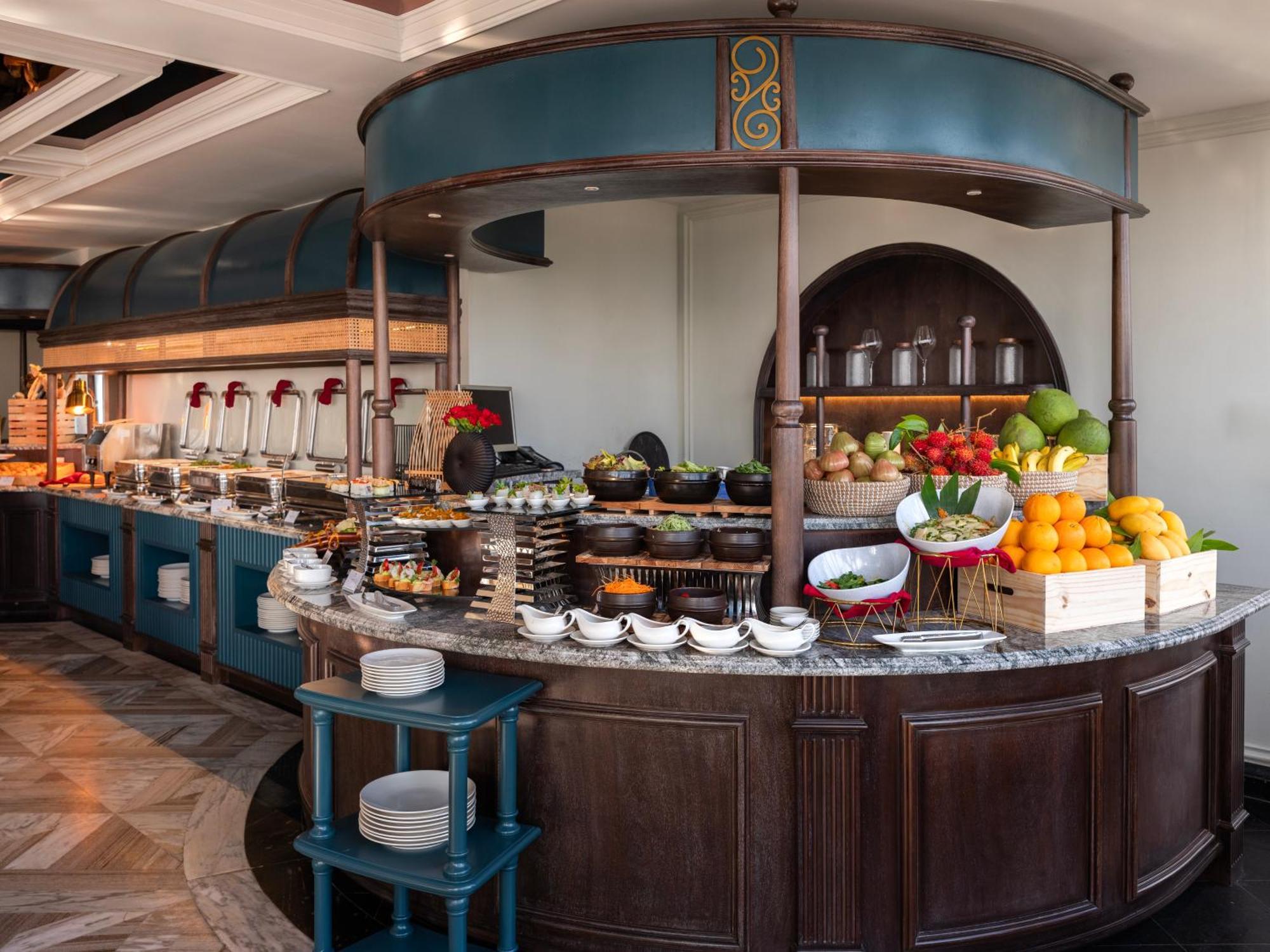 Grand Hotel Du Lac ハノイ市 エクステリア 写真 A buffet at a hotel