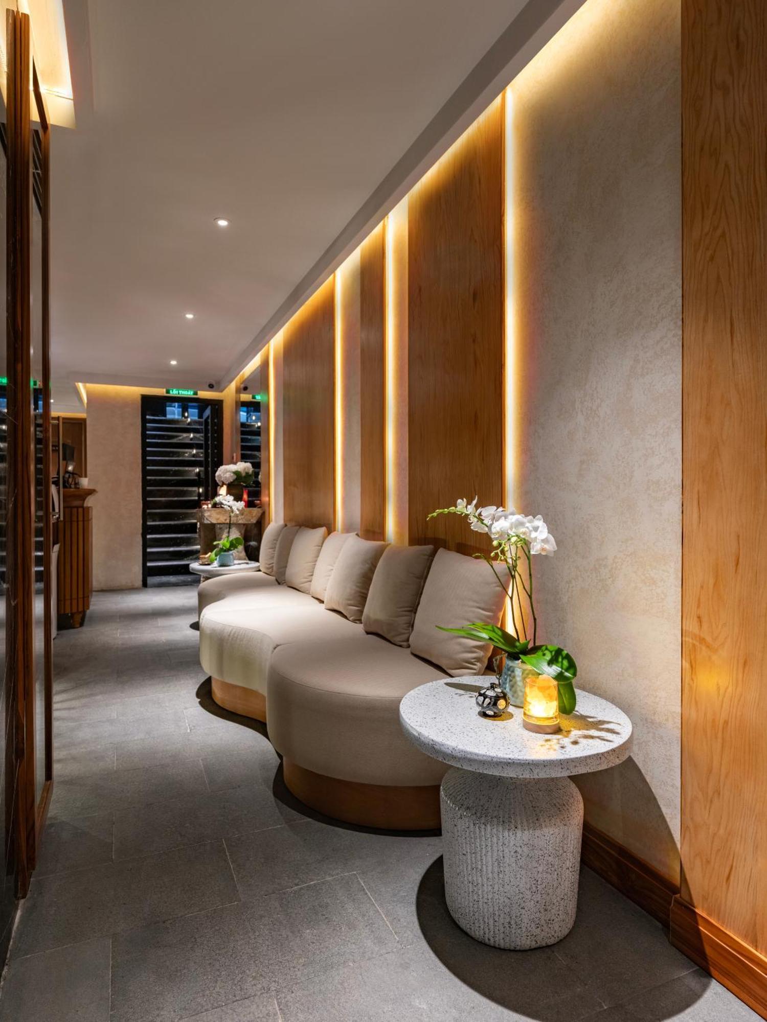 Grand Hotel Du Lac ハノイ市 エクステリア 写真 The interior of the lounge