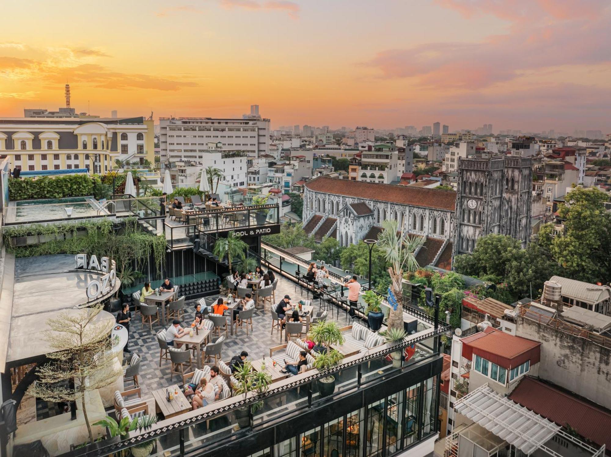 Grand Hotel Du Lac ハノイ市 エクステリア 写真 View of the rooftop bar